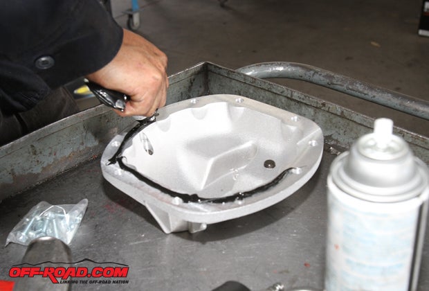 The RTV instance silicone gasket is applied to the diff cover before installation.